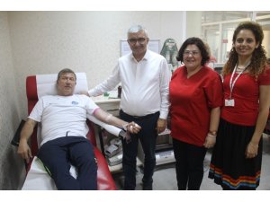 Tanju Çolak’tan Kızılay’a kan bağışı
