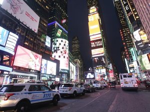 New York'ta Times Meydanı'na arı baskını