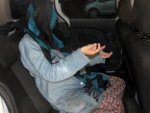 Adana’da yüzü kapalı kadın paniği