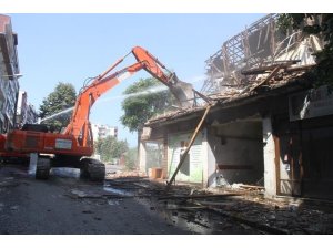 Akçakoca’da kentsel dönüşüm projesinde yıkımlar sürüyor