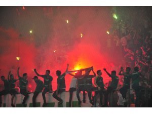 Bursaspor antrenmanında meşale şov