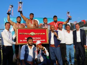 Burdur Belediyesi Yağlı Güreşleri’nde Furkan Durmuş Altın başpehlivan oldu