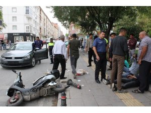 Karaman’da otomobille elektrikli bisikletler çarpıştı: 3 yaralı