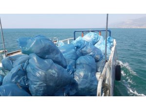 Hatay’da sahillerden 645 ton atık toplandı