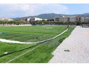 Davutlar Mahallesi futbol sahası yenileniyor