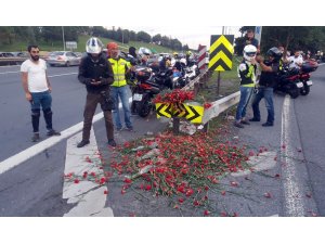 Bin motosikletli Yusuf Durup’un hayatını kaybettiği sapağa karanfil bıraktı