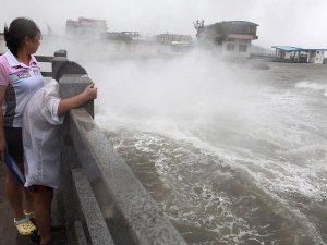 Çin'de tayfun: 4 ölü, 200'den fazla yaralı