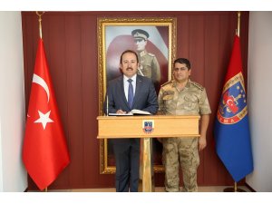 Vali Pehlivan, İl Jandarma Komutanı Jandarma Albay Bilgiç’i ziyaret etti