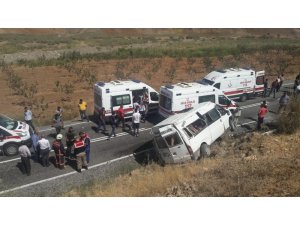 Siirt’te yolcu minibüsü devrildi: 10 yaralı