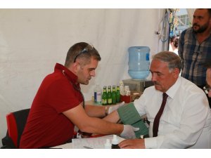 Başkan Özkan Kızılay’a kan bağışında bulundu