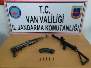 Özalp’ta PKK’lı teröristlere ait silah ve mühimmat ele geçirildi