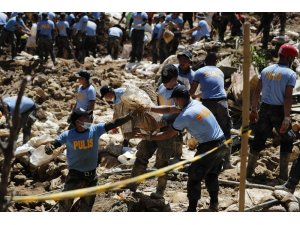 Filipinler’deki Mangkhut tayfununda ölü sayısı 81’e yükseldi