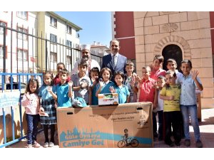 Başkan Altay, çocukların bisiklet mutluluğuna ortak oldu