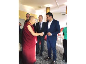 Türk asıllı milletvekilinden Dalai Lama’ya çağrı
