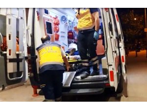 Bursa’da meyve yüklü kamyonet devrildi: 2 yaralı