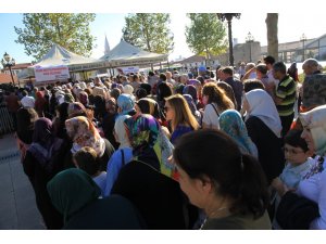 Ankaralılar 5 bin kişilik aşure dağıttı