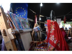 Bursa ipeğinin Avrupa yolculuğu Kozahan’da teşhir ediliyor