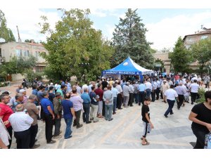 Şahinbey Belediyesi hergün 15 bin kişiye aşure ikram ediyor