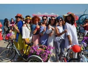 ‘Süslü Kadınlar’ bisikletleriyle sokaklarda