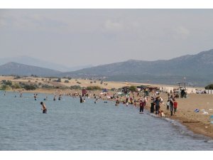 Beyşehir Gölünde yüzme keyfi Eylül’de de sürüyor