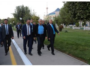 TBMM Başkanı Yıldırım, Özbek milletvekilleriyle yürüyüş yaptı