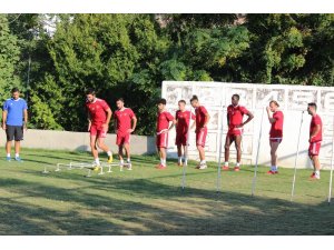 İlhan Palut: "Erokspor karşısında forma şansı bulamayan oyuncularımızı oynatacağız"