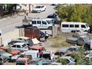 Gaziantep’te yediemin otoparkı yedek parça deposuna dönüştü