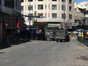 İsrail güçleri El Halil’i trafiğe kapattı