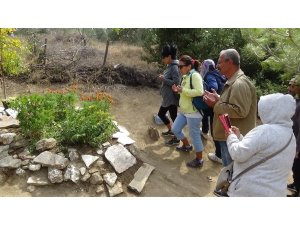 Tuncel Kurtiz mezarı başında anıldı