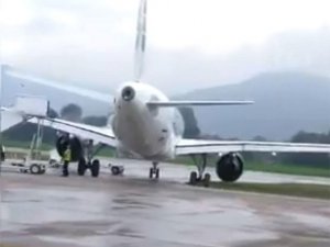 Zonguldak'da yolcu uçağı pistten çıktı