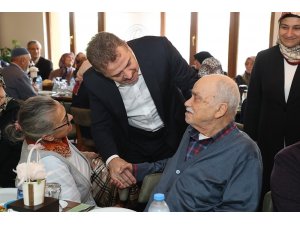 Başkan Usta, yaşlılarla bir araya geldi