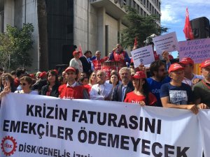İzmir’de işçiler yarım gün iş bıraktı