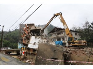 7 katlı binanın yıkımında sona yaklaşıldı