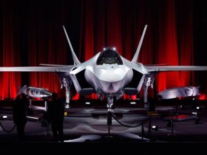 F-35 teslimatının durdurulması uçak üretimini kesintiye uğratabilir