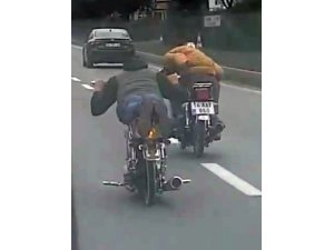 Bolu’da motosikletli sürücüler tehlike saçtı
