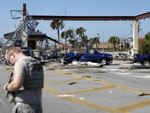 Michael Kasırgası, ABD üssünü yerle bir etti