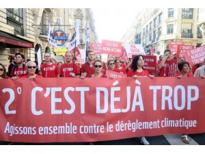 Fransızlar küresel ısınmaya ’dur’ demek için sokağa döküldü