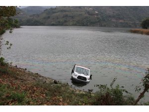 Kamyonet baraj gölüne uçtu: 1 ölü