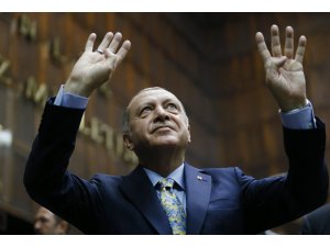 Cumhurbaşkanı Recep Tayyip Erdoğan, "Bugün emeklilikte yaşa takılanlar diyerek kampanya yürütenlerden büyük bir bölümü emekli maaşı almaya başladıktan sonra resmi ya da gayri resmi olarak çalışmayı sürdürecektir. Hal bö