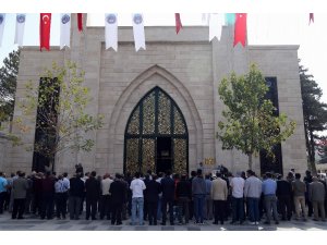 Orgeneral Hulusi Akar Camii’nde cenazelerin kaldırılmasına başlandı