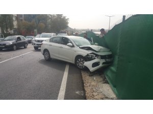 Ters yönden çıkan araç kazaya neden oldu