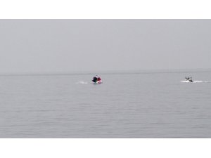 Fethiye’de yamaç paraşütü pilotu denize indi