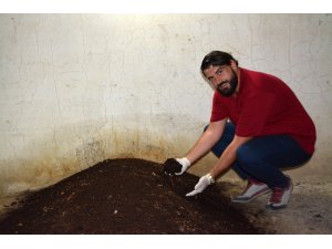 Söke’de genç girişimci evinin bodrumunda solucan gübresi üretiyor