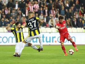 Spor Toto Süper Lig: DG Sivasspor: 0 - Fenerbahçe: 0 (İlk yarı)