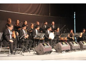 Omar Türk Müziği Hakkari’de konser verdi