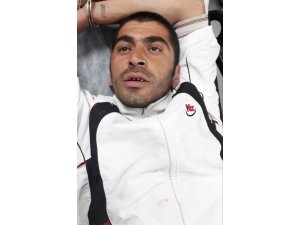 Kadıköy’de cezaevi firarisi 10 kişiyi bıçakladı