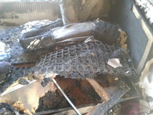 Evi yanan aileye Yunusemre Belediyesi sahip çıktı