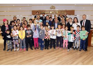 Cumhuriyet Kupası Satranç Turnuvası’nda kazananlar belli oldu