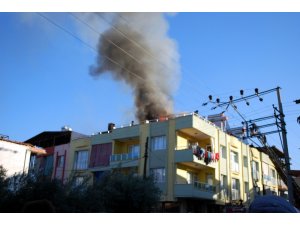 Salihli’de çıkan ev yangını korkuttu