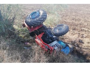 Traktör şarampole devrildi: 1 yaralı